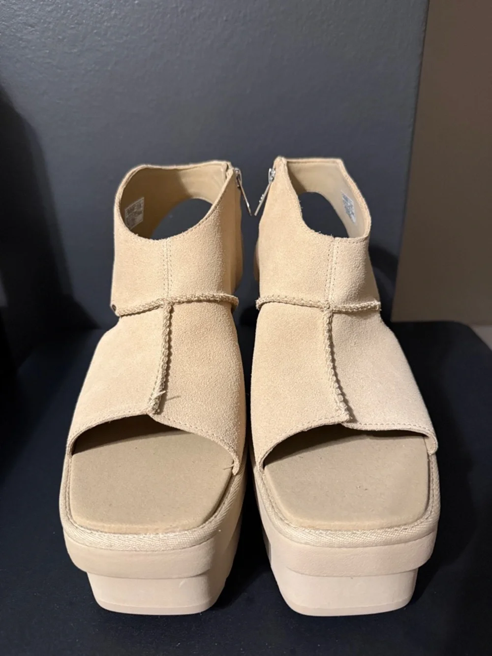 UGG New Heights Women's Tan Platform Sandal Heels 10 ( or 11 Fits Big)